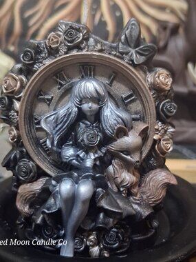 A Gothic Elegance- Alice in Time Candle